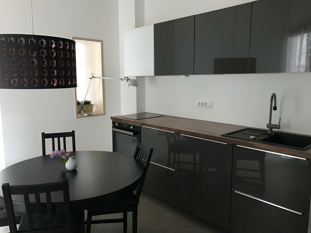 Street Flat Apartma