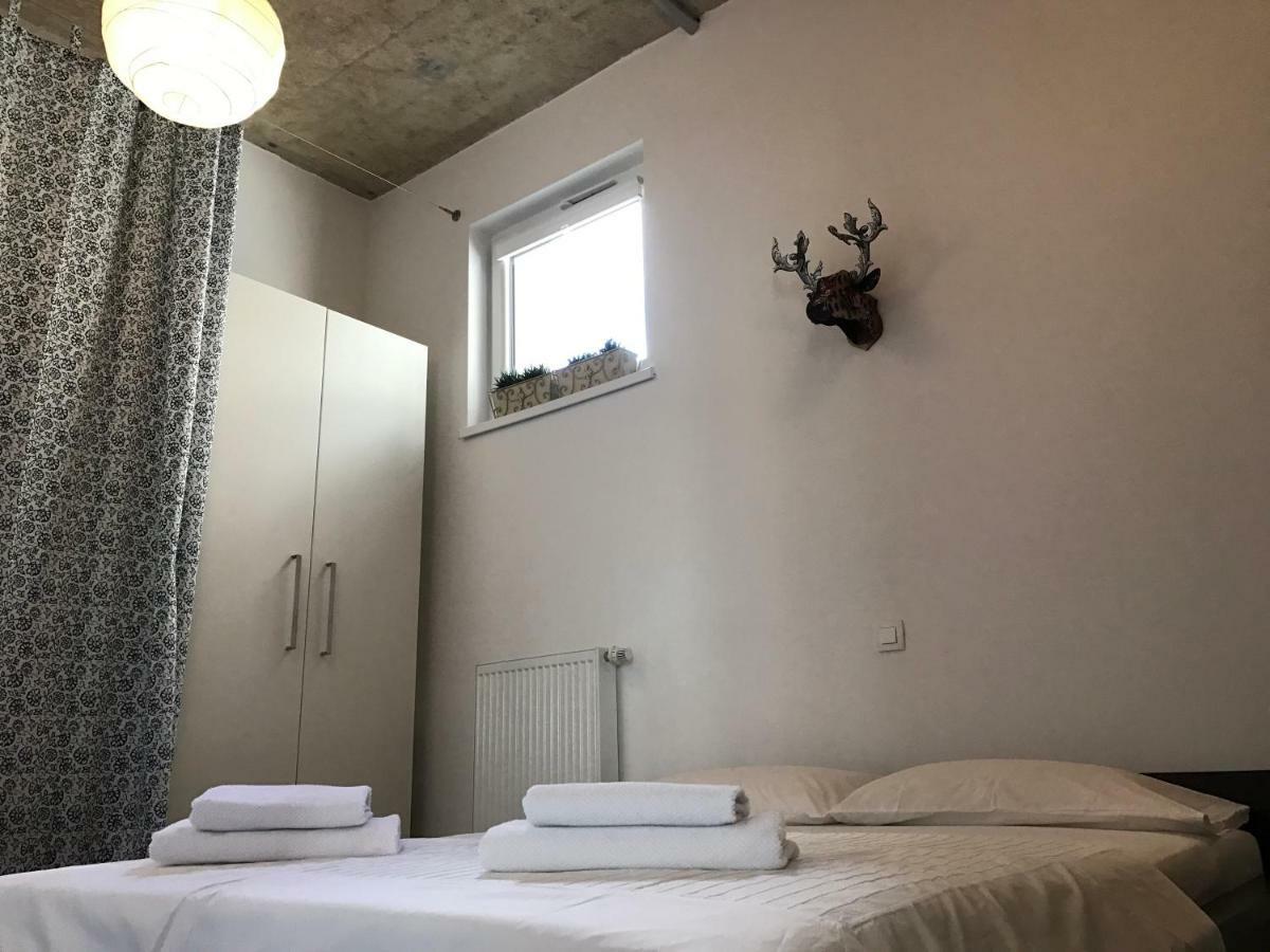 Street Flat Apartma